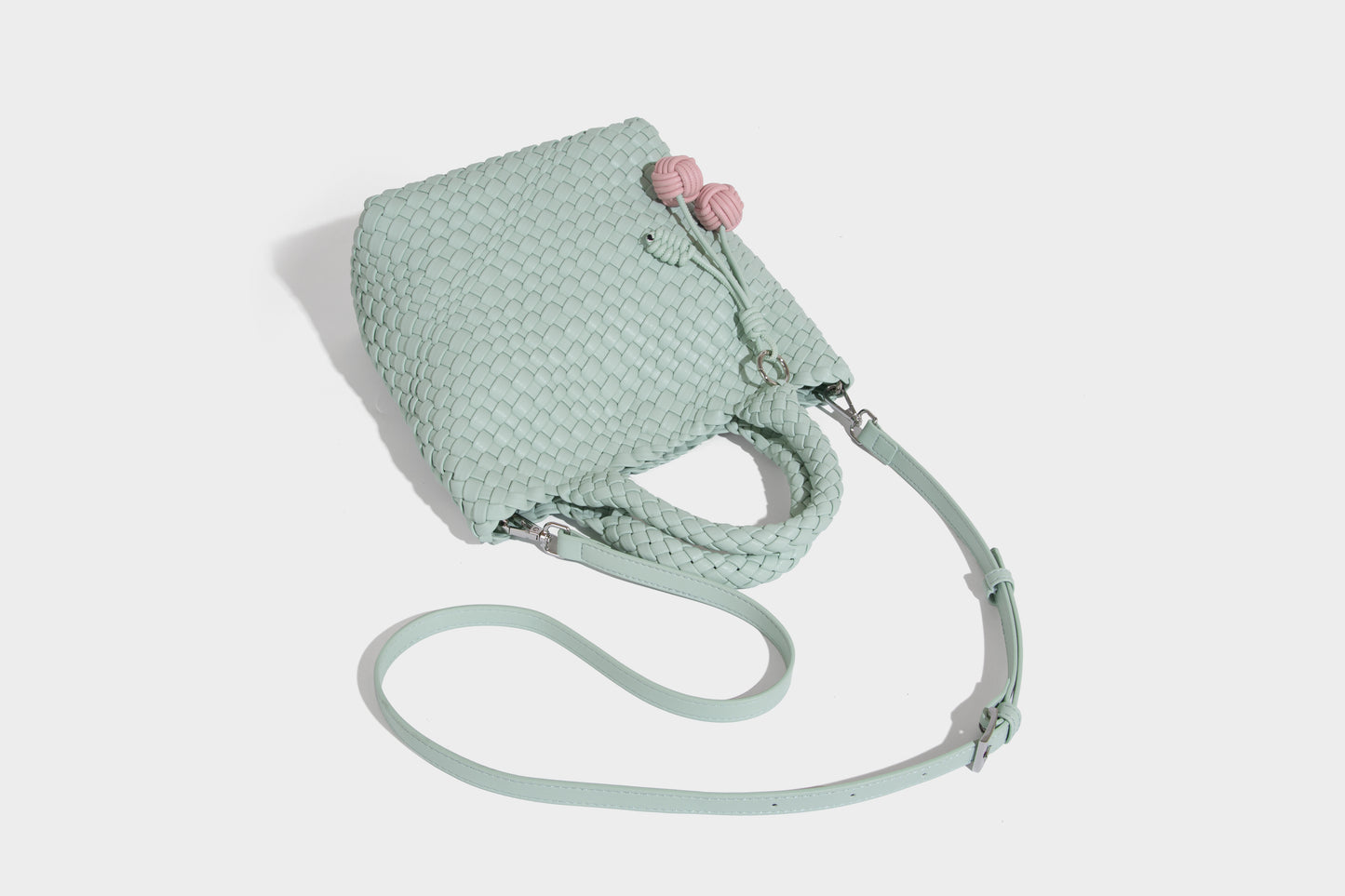 Handmade Woven Shoulder Bag for Women Vegan Leather Tote Bag Large Beach Travel Handbags and Purses Designer Basket Bucket Bags