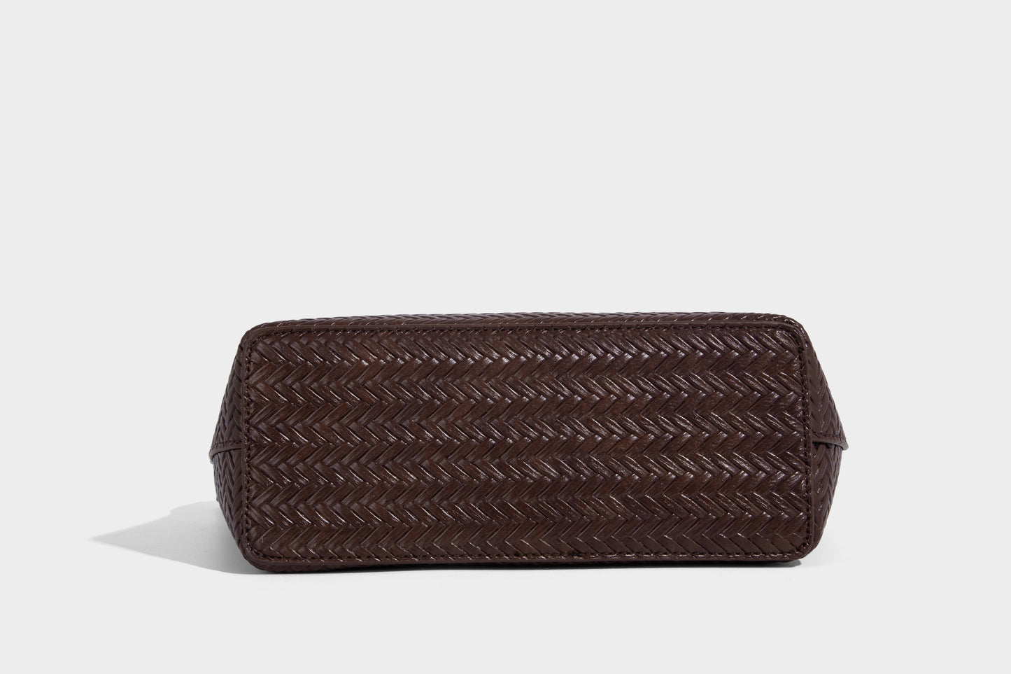 Women woven bucket bag with small removable pouch