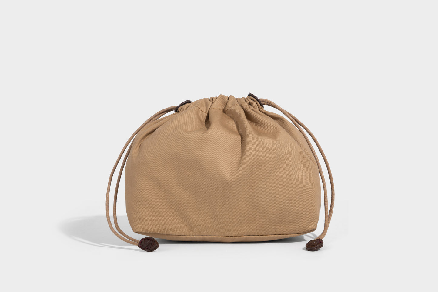 Women woven bucket bag with small removable pouch